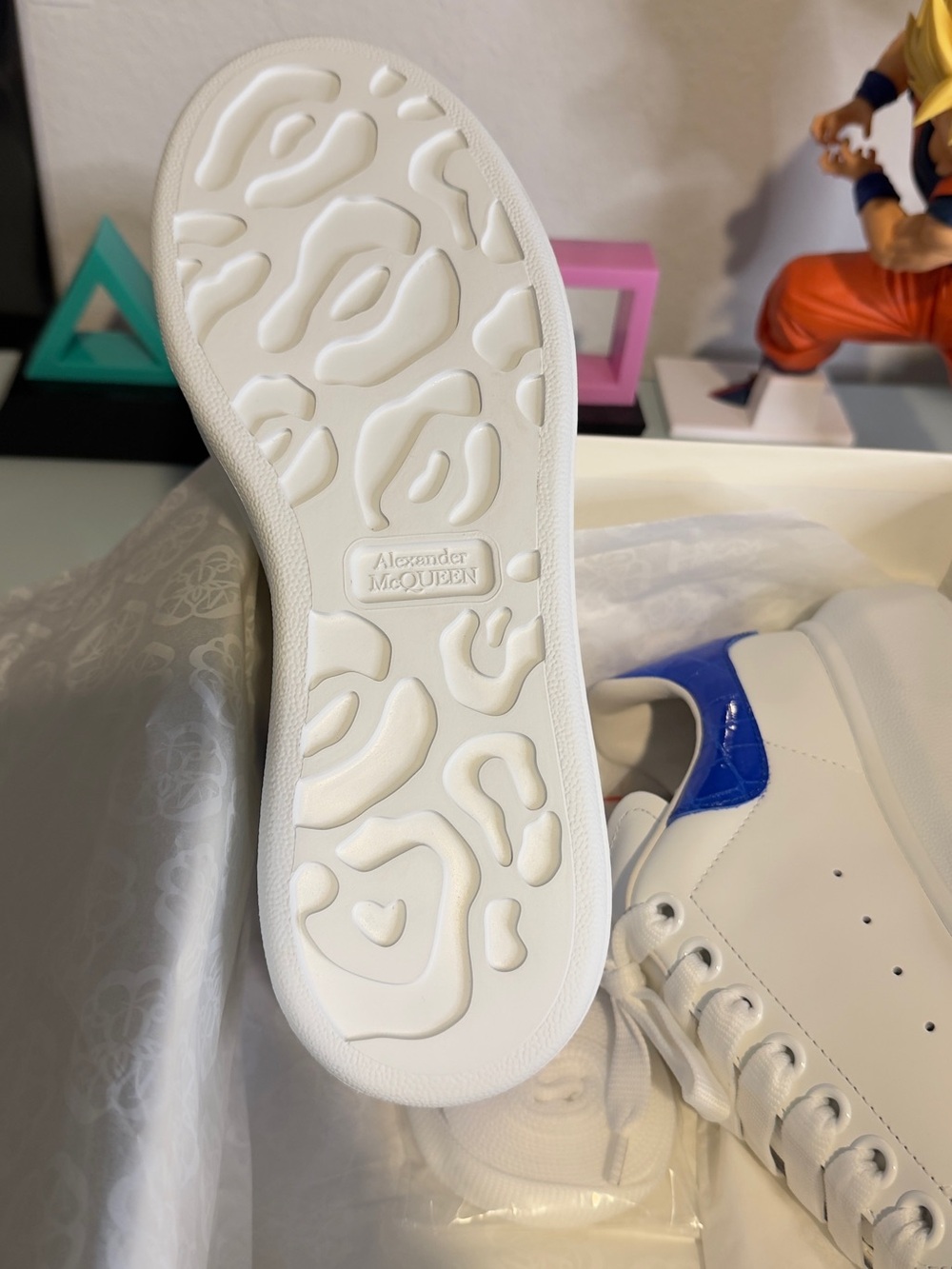 Alexander McQueen Women Oversized Sneakers - White and Blue - Picture 6 of 11